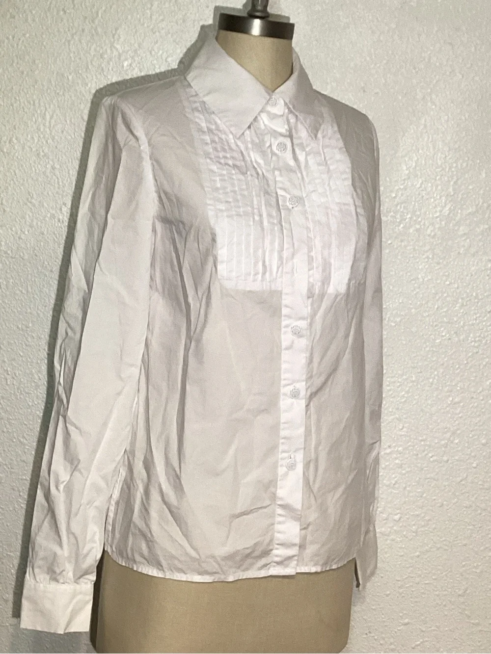 CHANEL vintage women’s Classic White Button-Up  blouse size 6